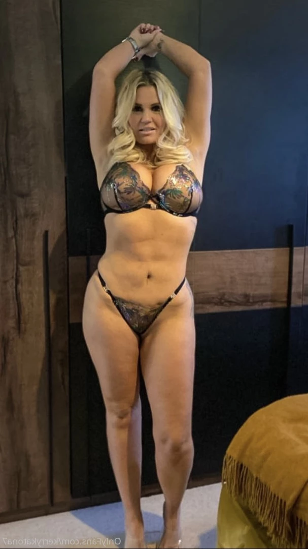 Kerry Katona [ kerrykatona7 ] Onlyfans leaked photo 14537475 on Hotleaks.tv