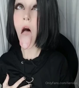 8100895