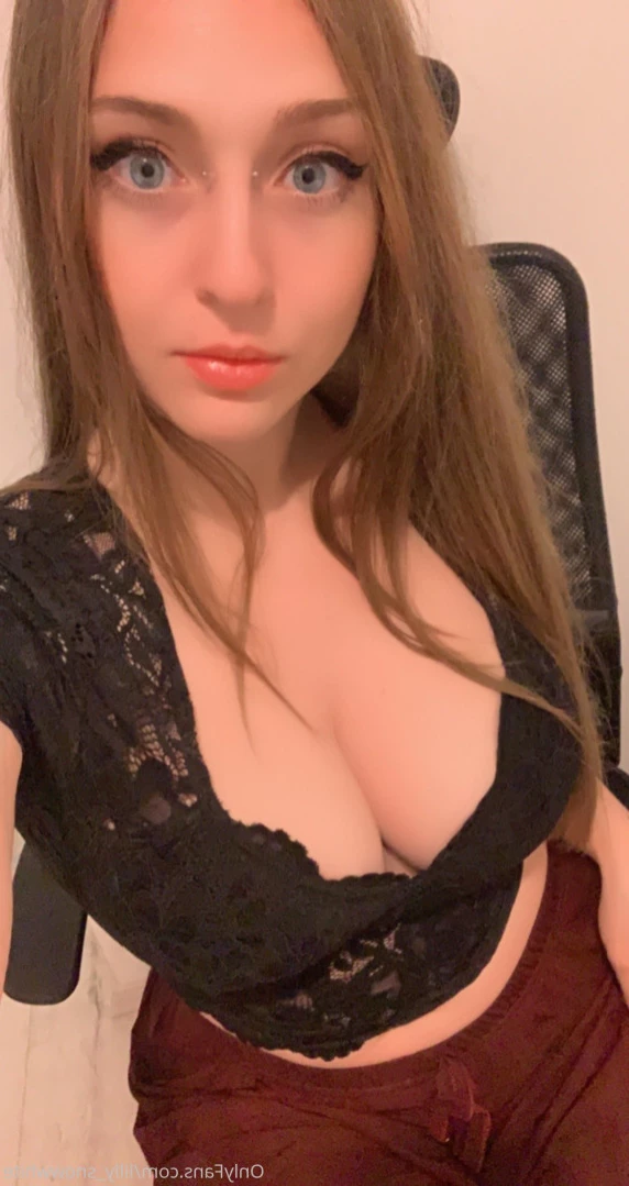 Lilly Snowwhite [ lilly_snowwhite ] Onlyfans leaked photo 12988324 on Hotleaks.tv