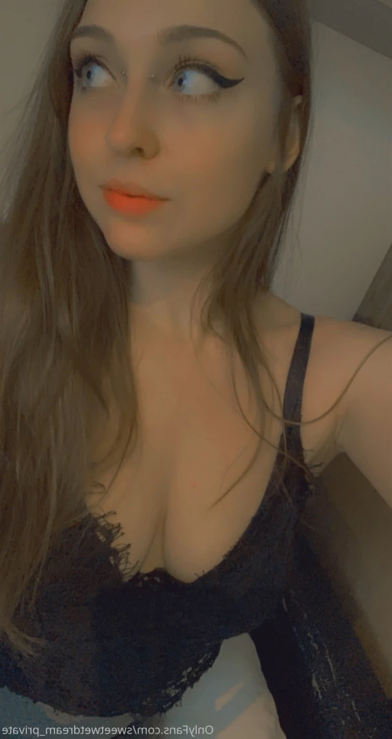 Lilly Snowwhite [ lilly_snowwhite ] Onlyfans leaked photo 12988379 on Hotleaks.tv