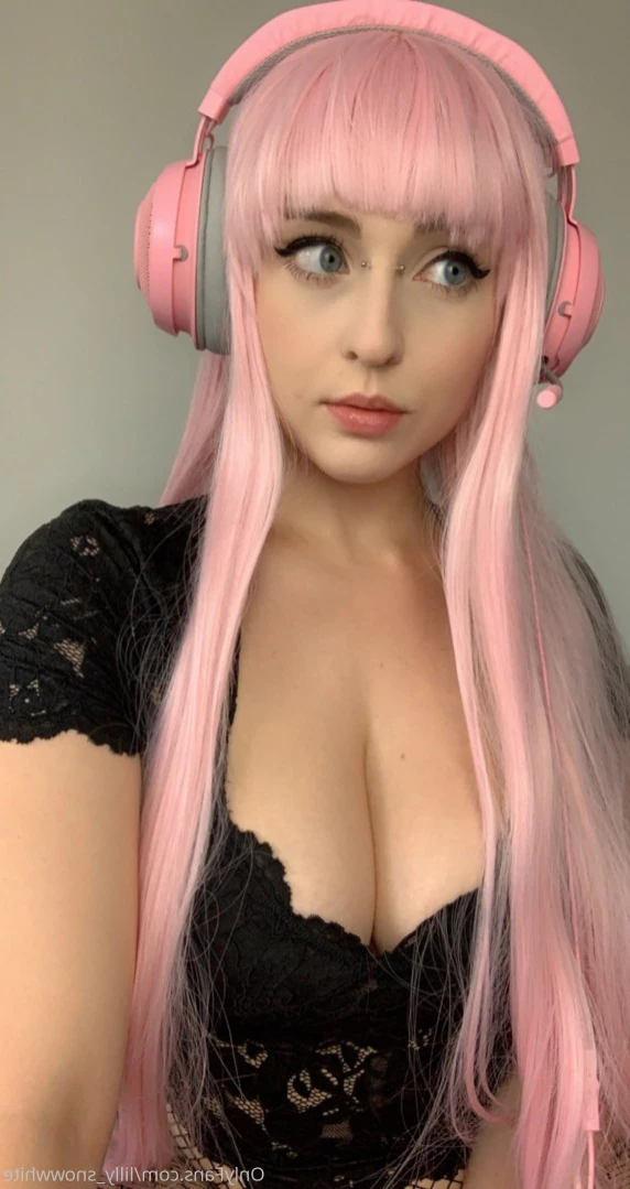 Lilly Snowwhite [ lilly_snowwhite ] Onlyfans leaked photo 14396291 on Hotleaks.tv