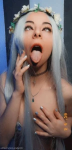 15712895