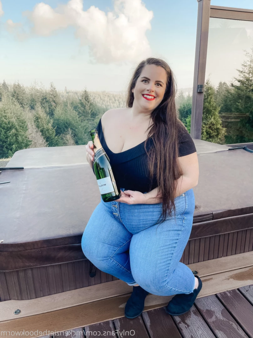 McKenzie Low [ mckenziethebookworm ] Onlyfans leaked photo 11020844 on Hotleaks.tv