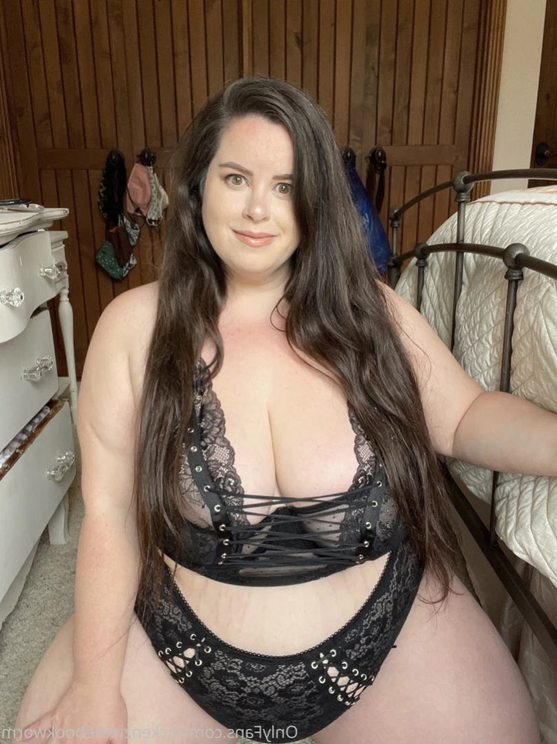 McKenzie Low [ mckenziethebookworm ] Onlyfans leaked photo 11987746 on Hotleaks.tv