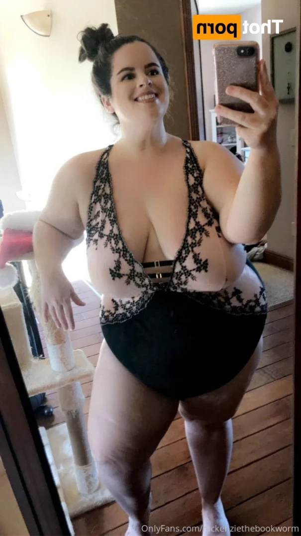McKenzie Low [ mckenziethebookworm ] Onlyfans leaked photo 12571683 on Hotleaks.tv
