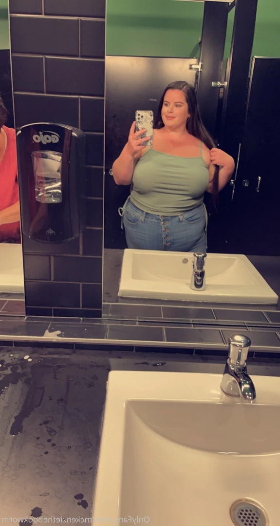 McKenzie Low [ mckenziethebookworm ] Onlyfans leaked photo 13506725 on Hotleaks.tv
