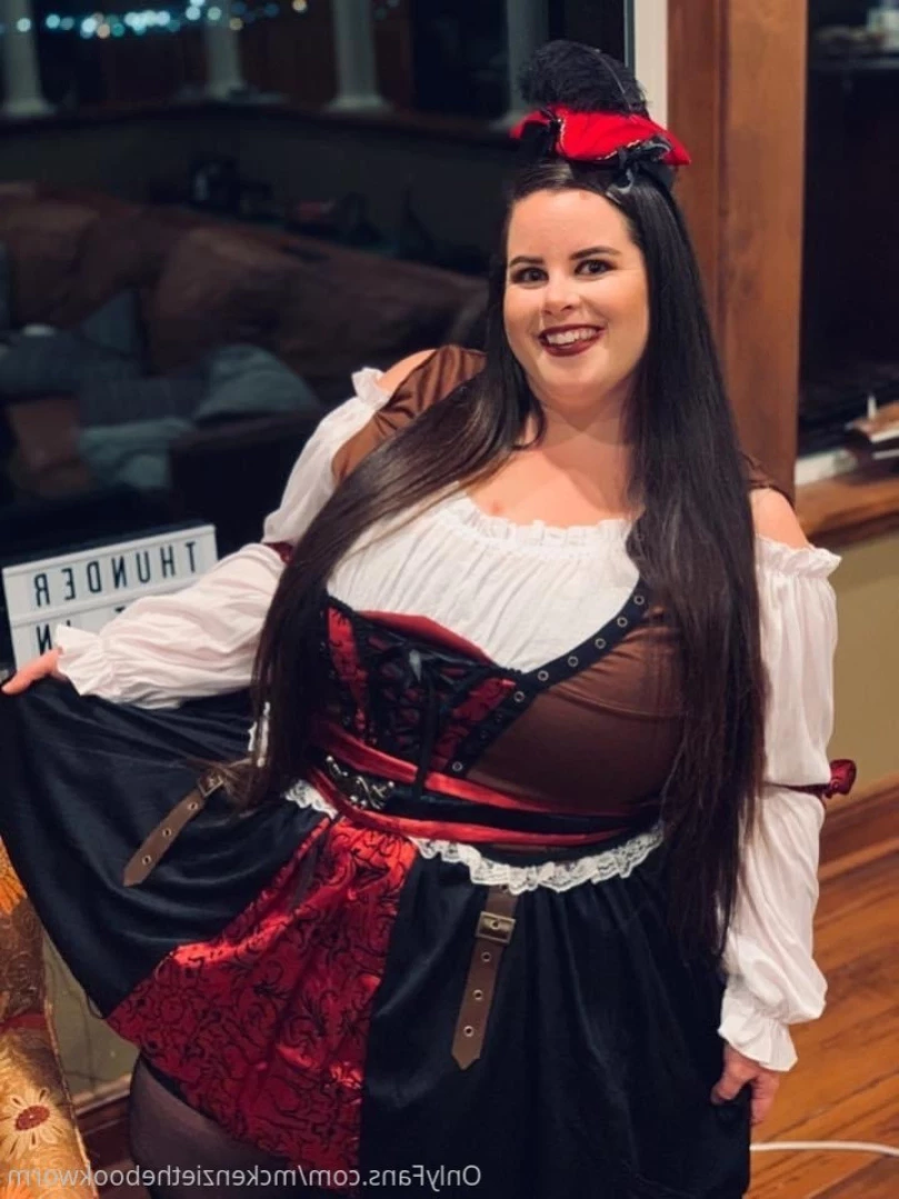 McKenzie Low [ mckenziethebookworm ] Onlyfans leaked photo 13992781 on Hotleaks.tv