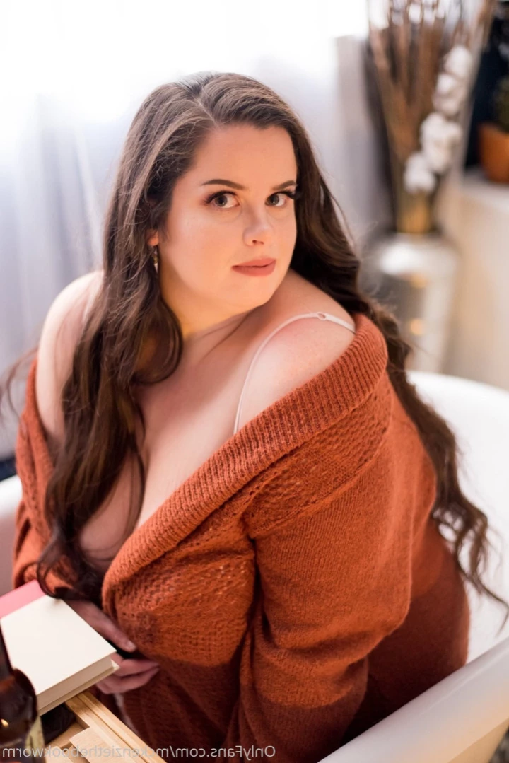 McKenzie Low [ mckenziethebookworm ] Onlyfans leaked photo 14053884 on Hotleaks.tv