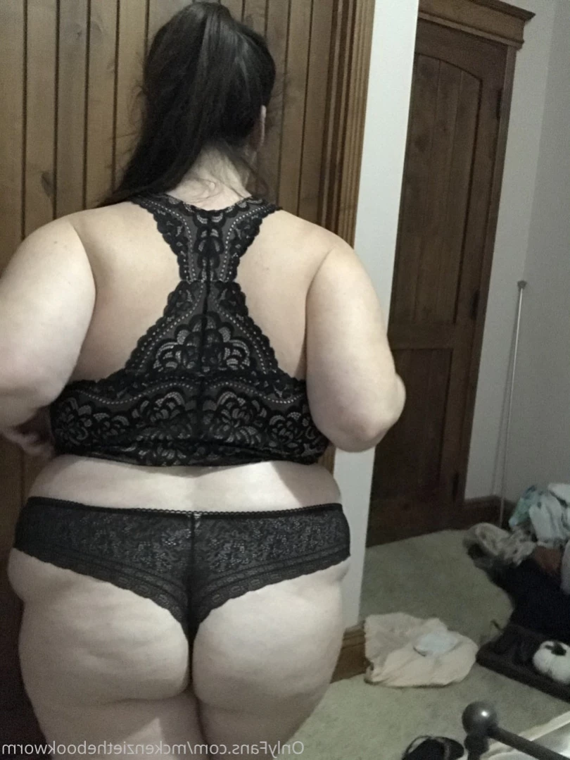 McKenzie Low [ mckenziethebookworm ] Onlyfans leaked photo 14321409 on Hotleaks.tv