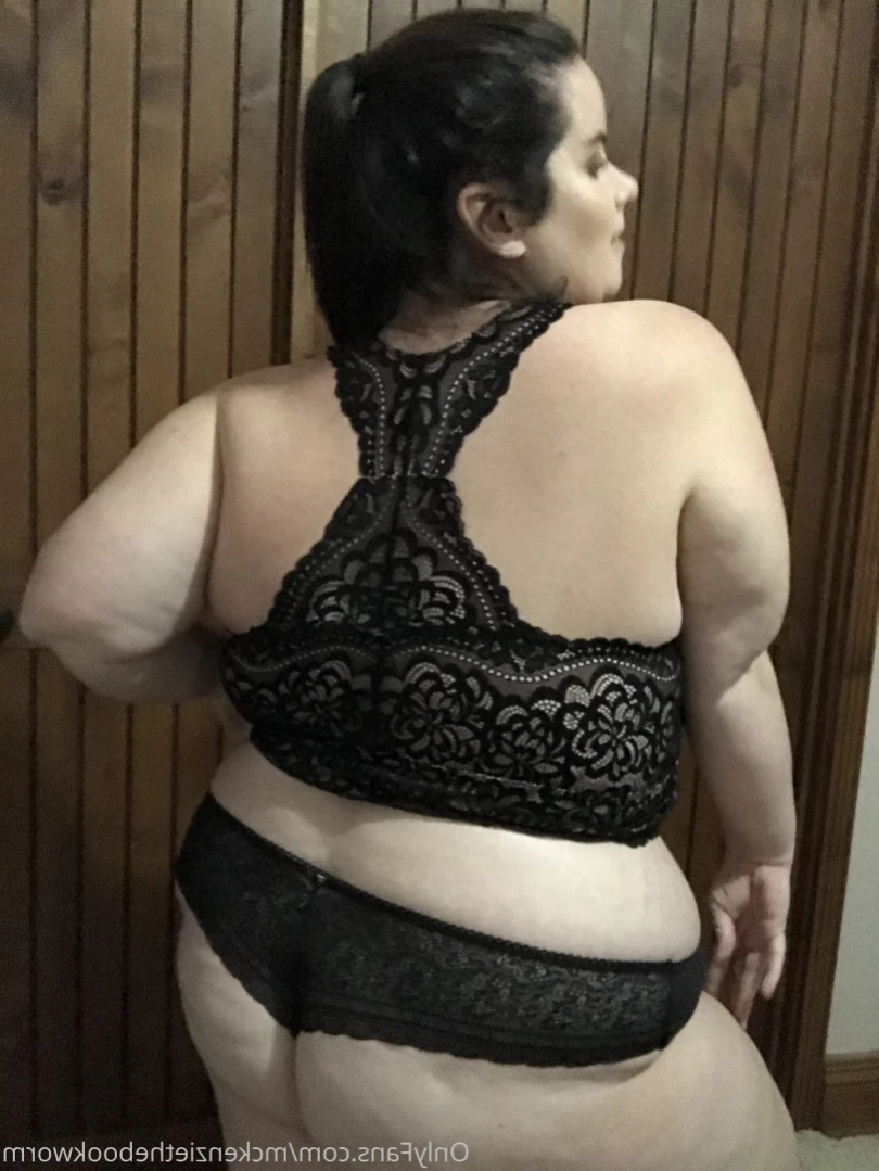 McKenzie Low [ mckenziethebookworm ] Onlyfans leaked photo 14954536 on Hotleaks.tv