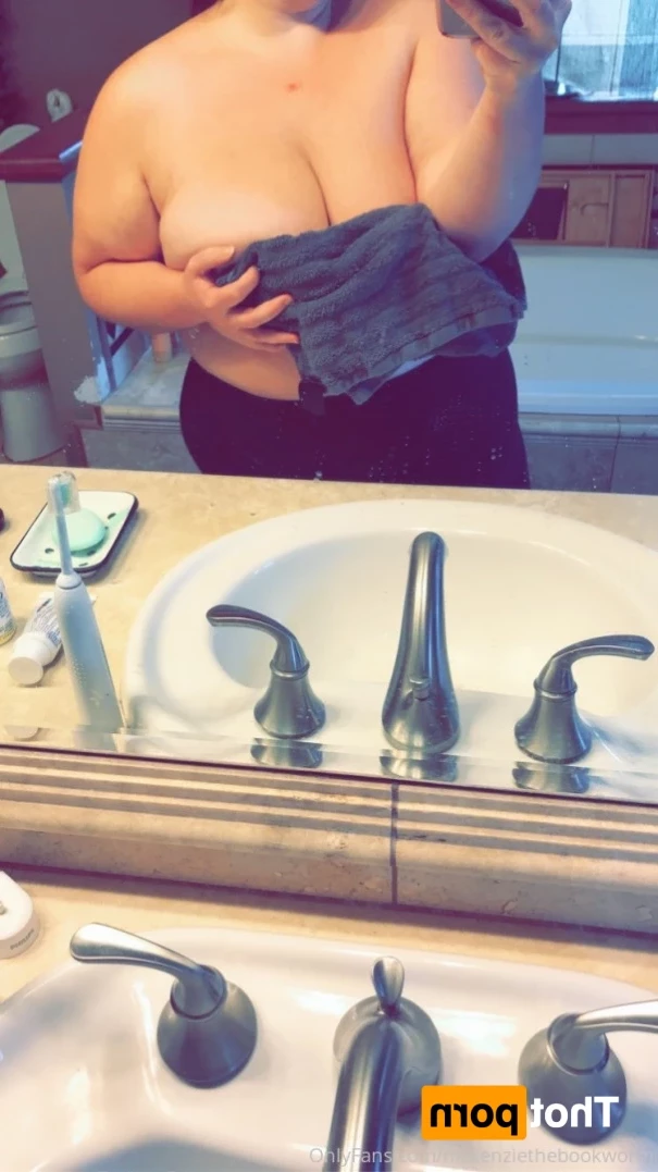 McKenzie Low [ mckenziethebookworm ] Onlyfans leaked photo 15635367 on Hotleaks.tv