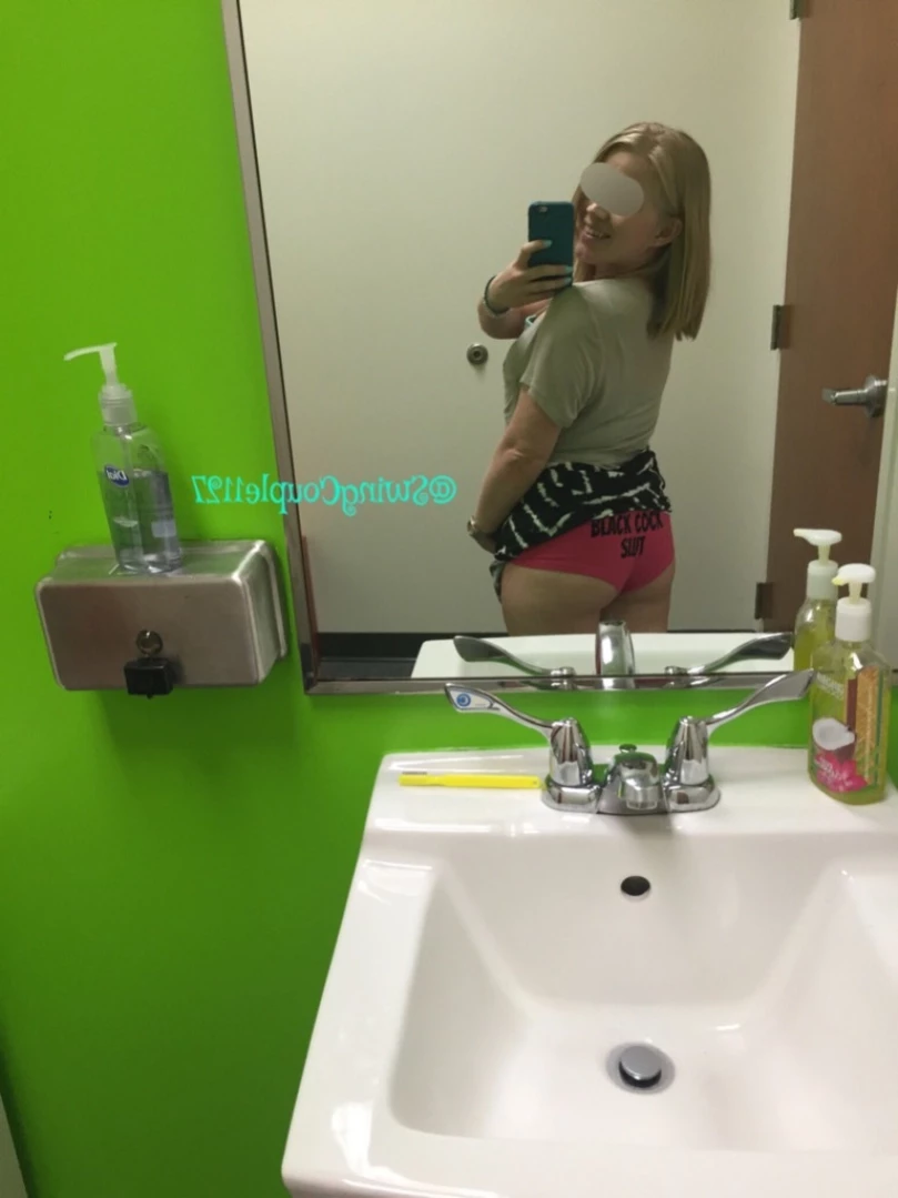 Ellie Brooks (🌴Soccer mom next door🌴) [ mrselliebrooks ] Onlyfans leaked photo 13019718 on Hotleaks.tv