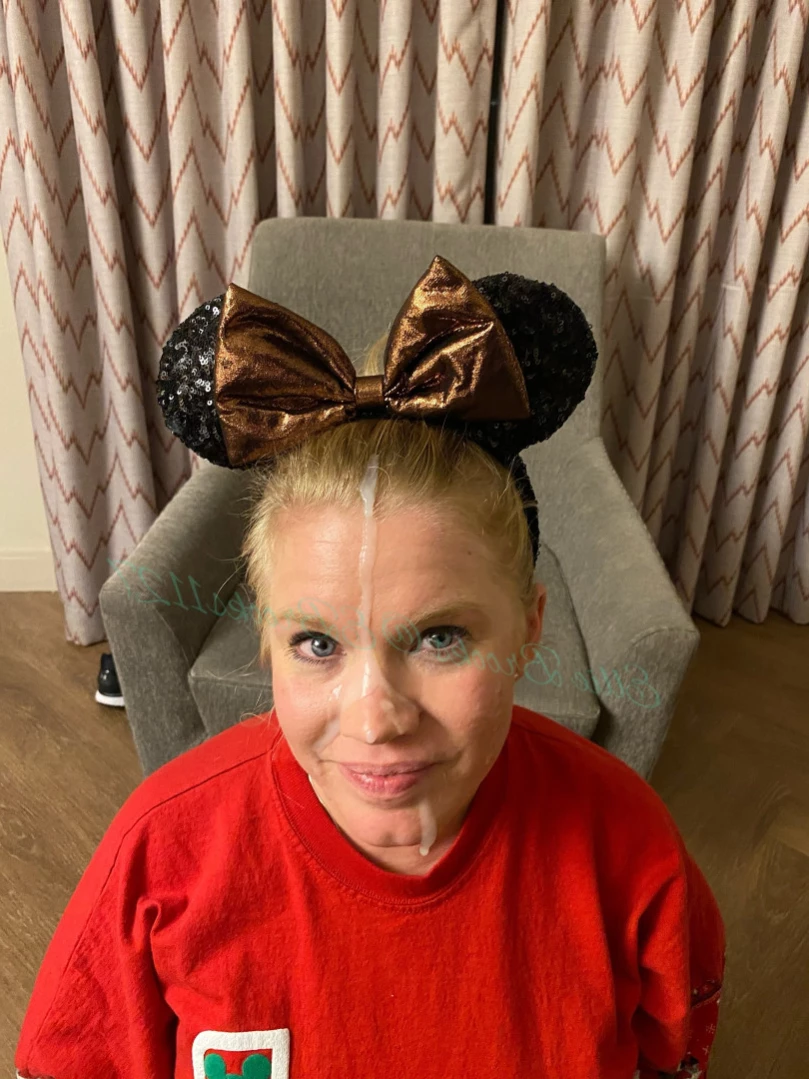 Ellie Brooks (🌴Soccer mom next door🌴) [ mrselliebrooks ] Onlyfans leaked photo 13934243 on Hotleaks.tv