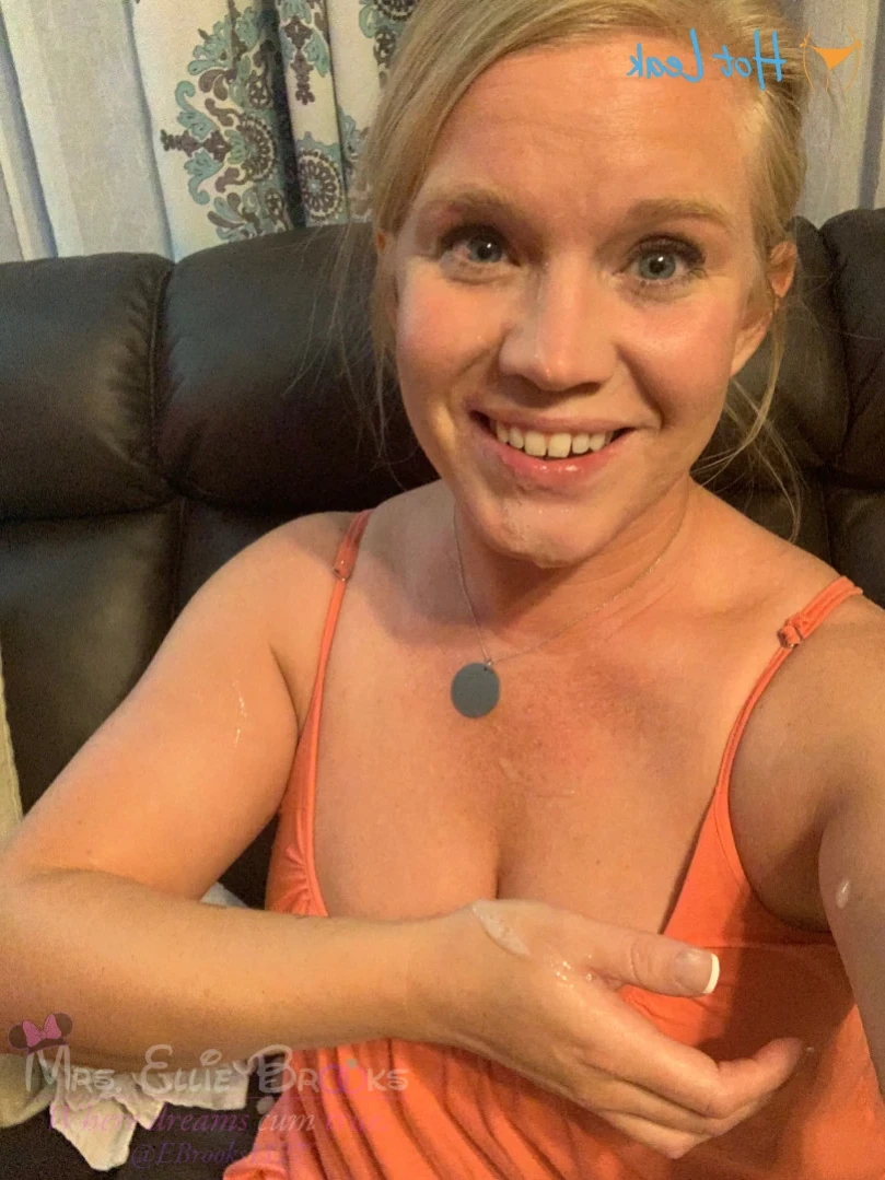 Ellie Brooks (🌴Soccer mom next door🌴) [ mrselliebrooks ] Onlyfans leaked photo 15540984 on Hotleaks.tv