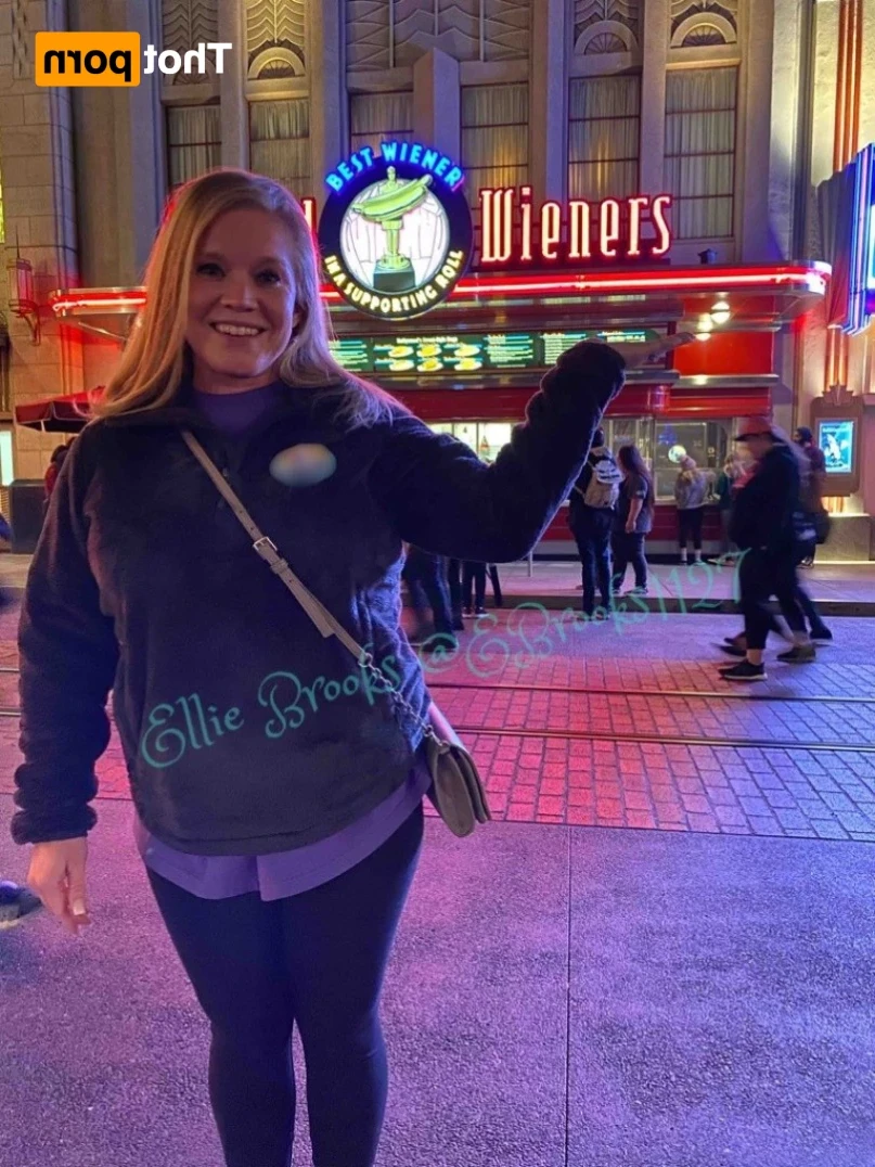 Ellie Brooks (🌴Soccer mom next door🌴) [ mrselliebrooks ] Onlyfans leaked photo 16283652 on Hotleaks.tv