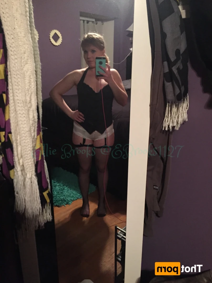 Ellie Brooks (🌴Soccer mom next door🌴) [ mrselliebrooks ] Onlyfans leaked photo 16491259 on Hotleaks.tv