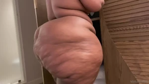 8010900