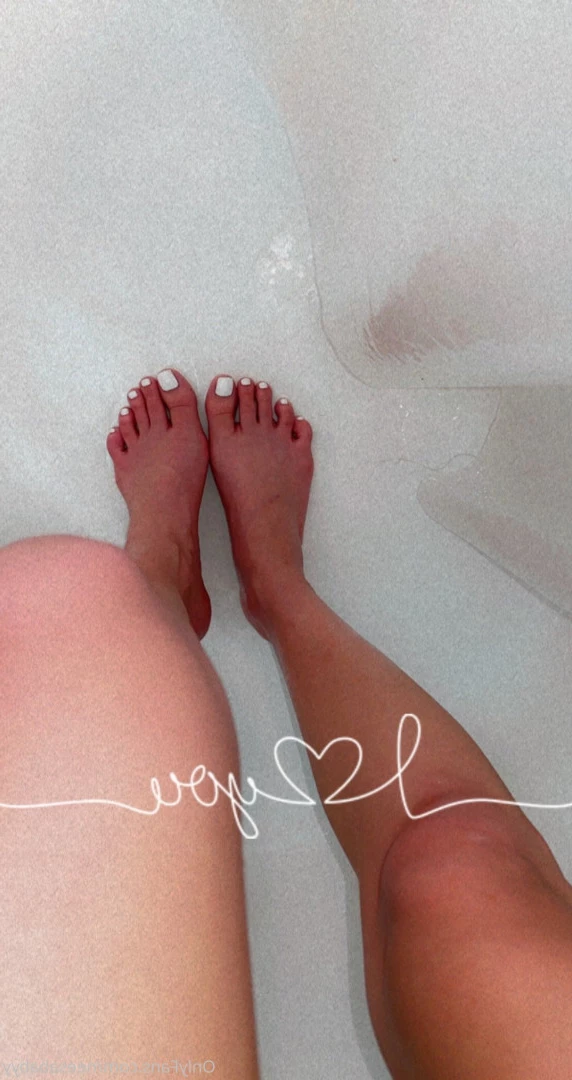 Feet Princess 👸🏻✨ [ footprincessx1 ] Onlyfans leaked photo 7877363 on Hotleaks.tv