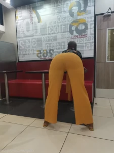 704059