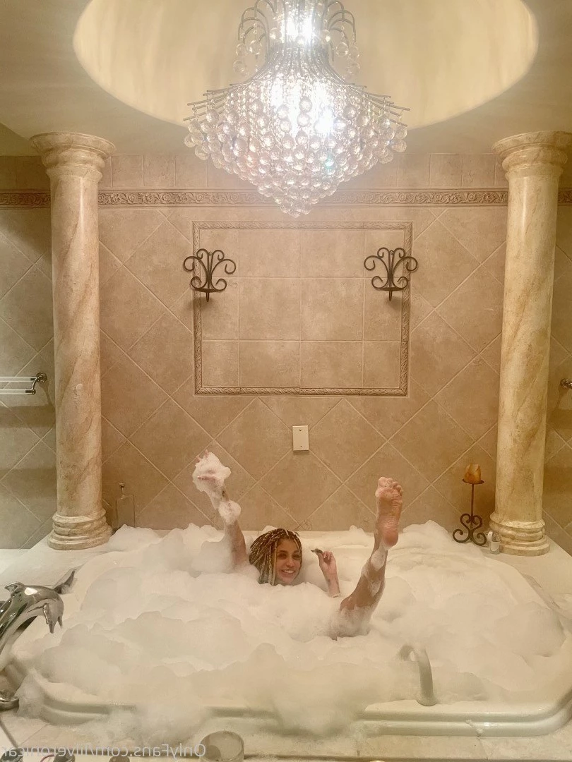 Veronica Rodriguez [ lilveronicar ] Onlyfans leaked photo 705394 on Hotleaks.tv
