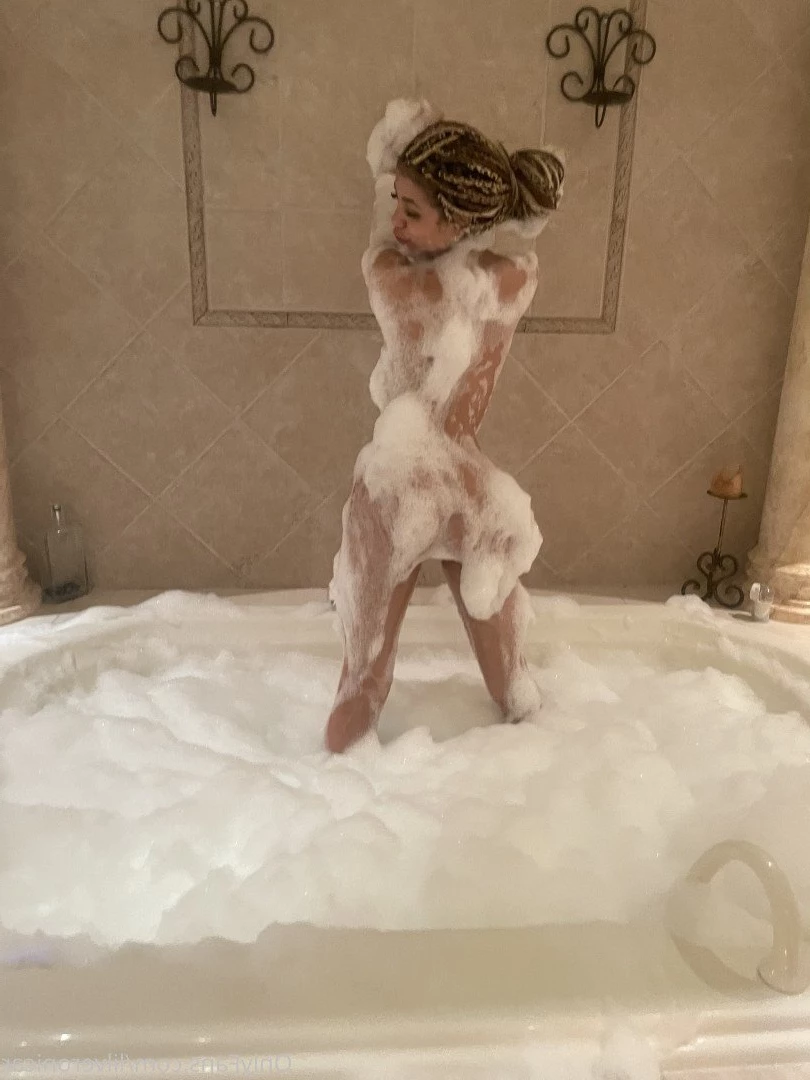 Veronica Rodriguez [ lilveronicar ] Onlyfans leaked photo 705721 on Hotleaks.tv