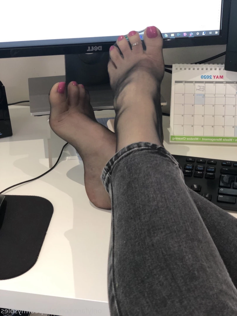 Anna [ shapeofmysoles ] Onlyfans leaked photo 12920659 on Hotleaks.tv