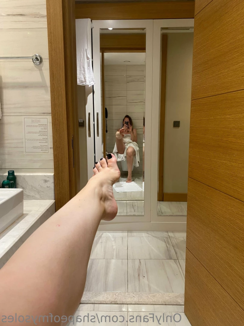 Anna [ shapeofmysoles ] Onlyfans leaked photo 13890843 on Hotleaks.tv