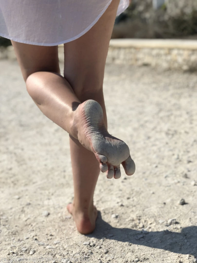 Anna [ shapeofmysoles ] Onlyfans leaked photo 14115165 on Hotleaks.tv