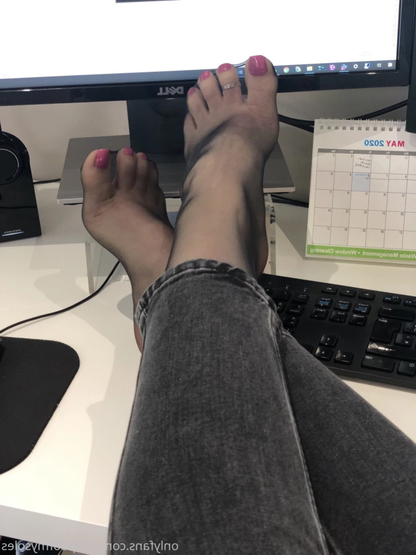 Anna [ shapeofmysoles ] Onlyfans leaked photo 15345305 on Hotleaks.tv