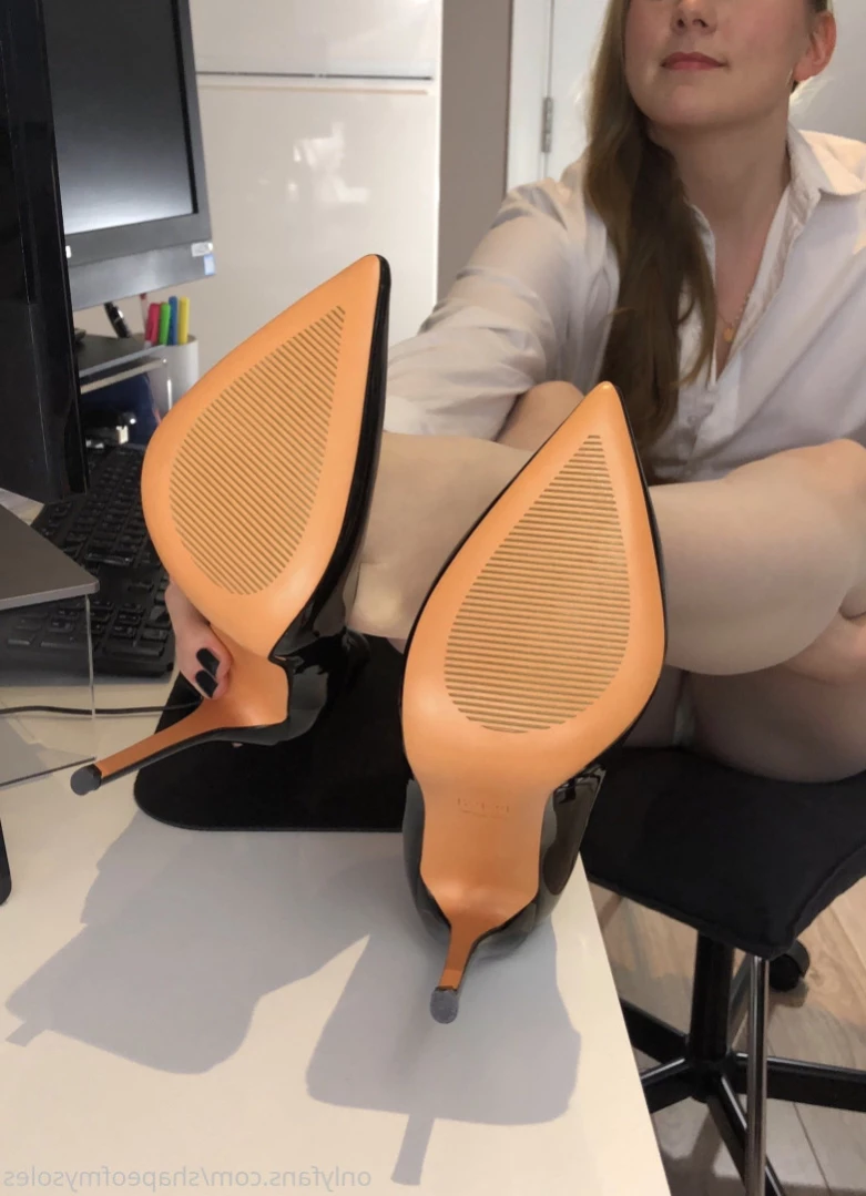 Anna [ shapeofmysoles ] Onlyfans leaked photo 16315901 on Hotleaks.tv