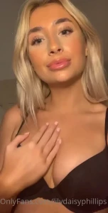 Lillian Phillips [ lilydaisyphillips ] Onlyfans leaked video 1626902 on Hotleaks.tv