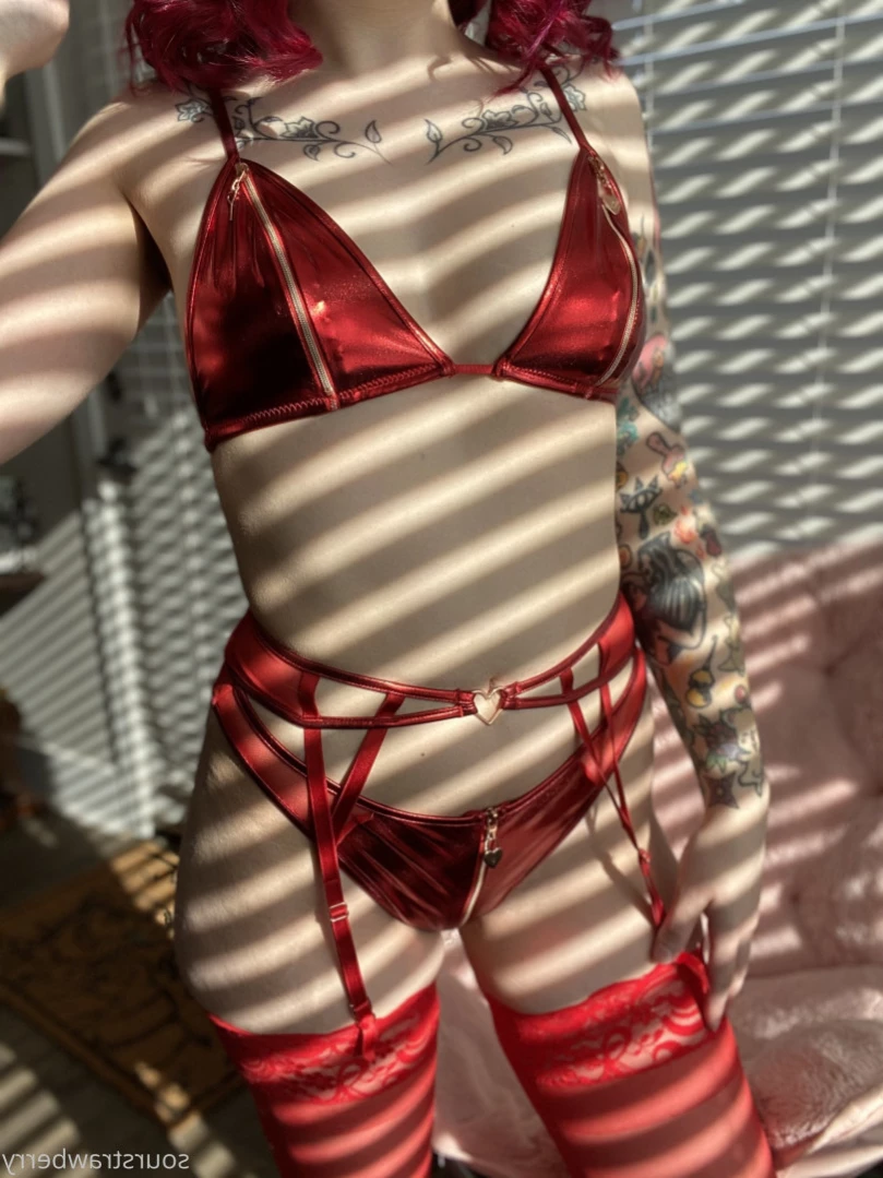 sourstrawberry Onlyfans leaked photo 12874100 on Hotleaks.tv