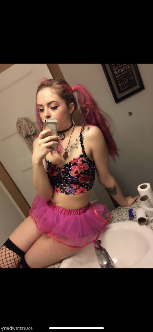sourstrawberry Onlyfans leaked photo 15883946 on Hotleaks.tv