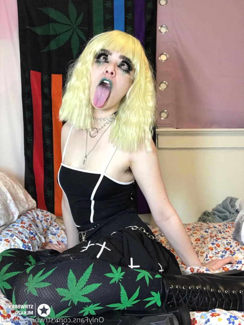 Veronika Strawberry [ strwbrrymlk420 ] Onlyfans leaked photo 10889908 on Hotleaks.tv
