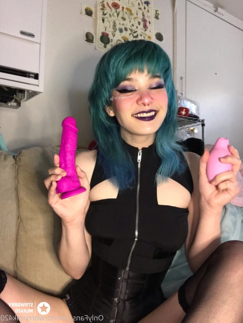 Veronika Strawberry [ strwbrrymlk420 ] Onlyfans leaked photo 12649102 on Hotleaks.tv