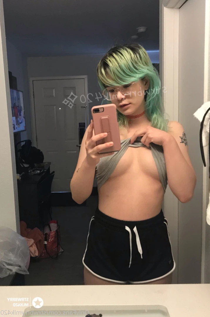 Veronika Strawberry [ strwbrrymlk420 ] Onlyfans leaked photo 12649127 on Hotleaks.tv