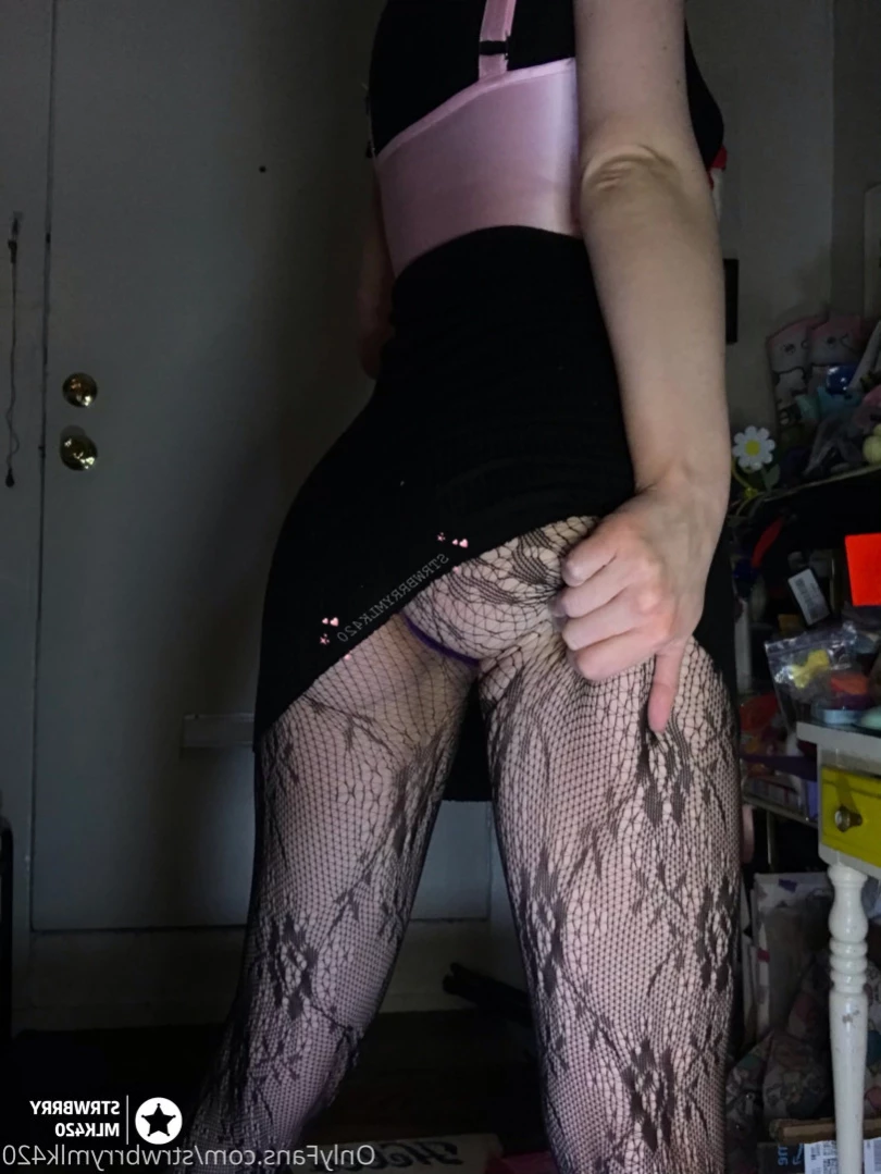 Veronika Strawberry [ strwbrrymlk420 ] Onlyfans leaked photo 12649832 on Hotleaks.tv