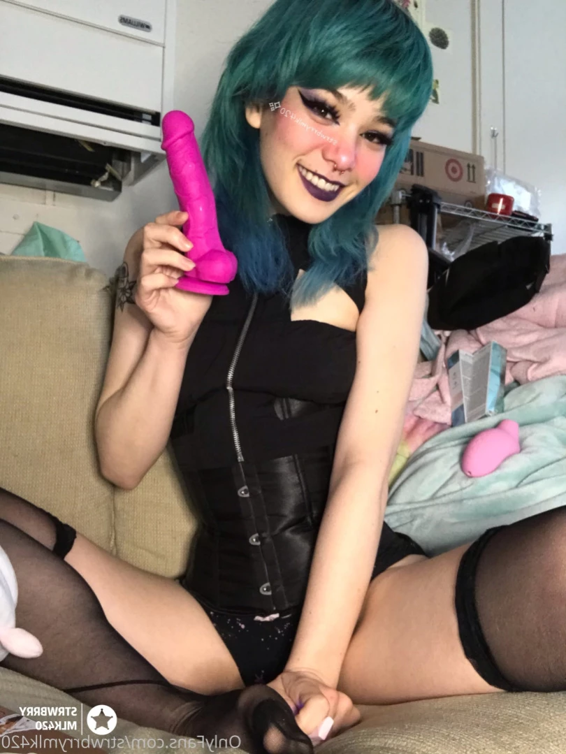 Veronika Strawberry [ strwbrrymlk420 ] Onlyfans leaked photo 12650160 on Hotleaks.tv