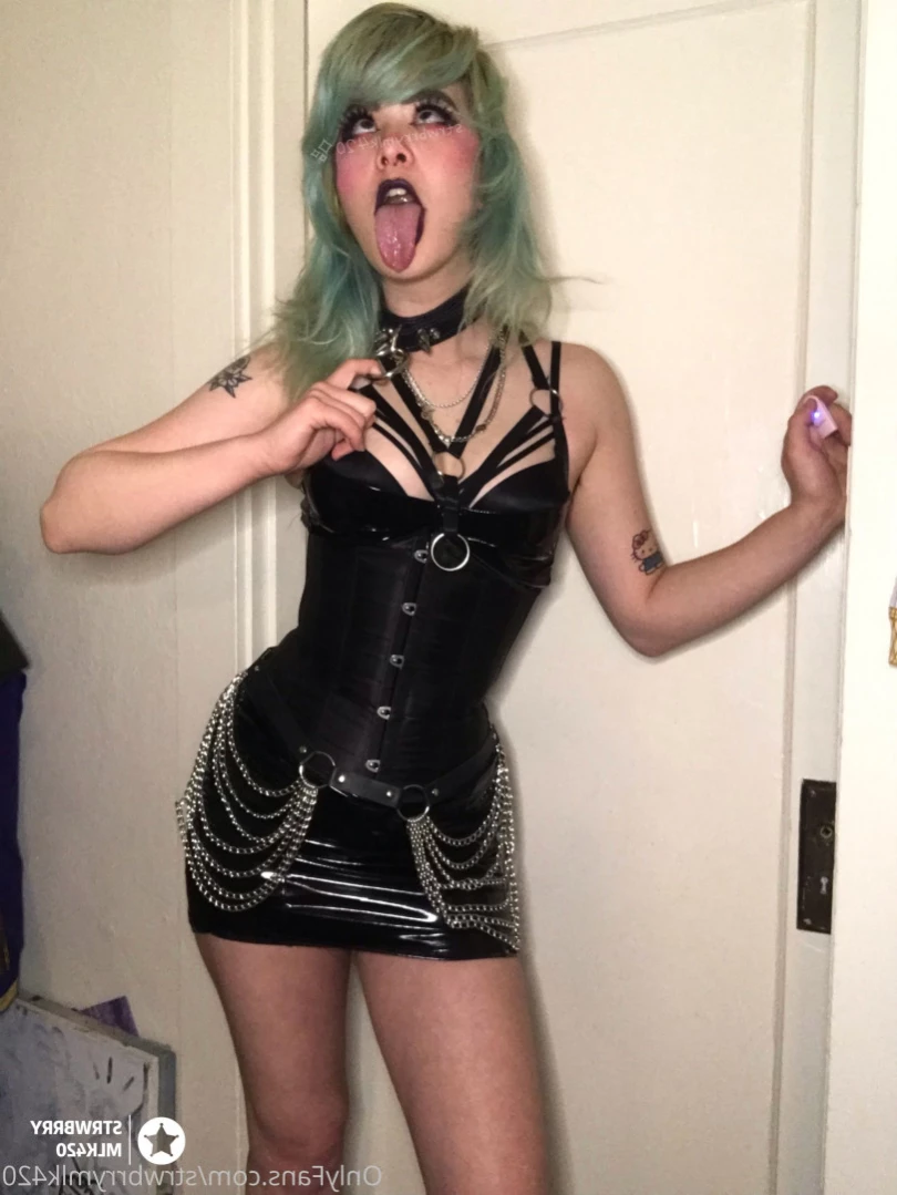 Veronika Strawberry [ strwbrrymlk420 ] Onlyfans leaked photo 12650493 on Hotleaks.tv