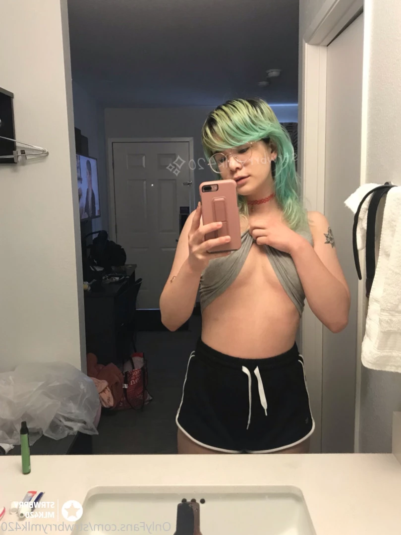 Veronika Strawberry [ strwbrrymlk420 ] Onlyfans leaked photo 13565812 on Hotleaks.tv