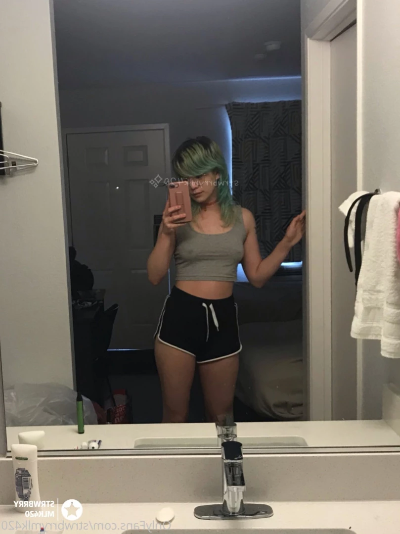Veronika Strawberry [ strwbrrymlk420 ] Onlyfans leaked photo 13811117 on Hotleaks.tv
