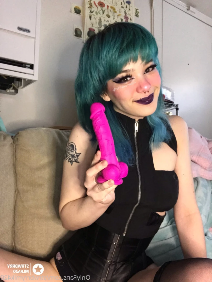 Veronika Strawberry [ strwbrrymlk420 ] Onlyfans leaked photo 15325925 on Hotleaks.tv
