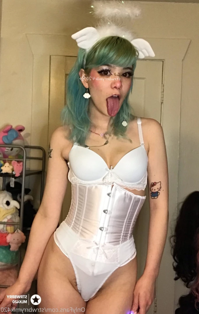 Veronika Strawberry [ strwbrrymlk420 ] Onlyfans leaked photo 15959429 on Hotleaks.tv