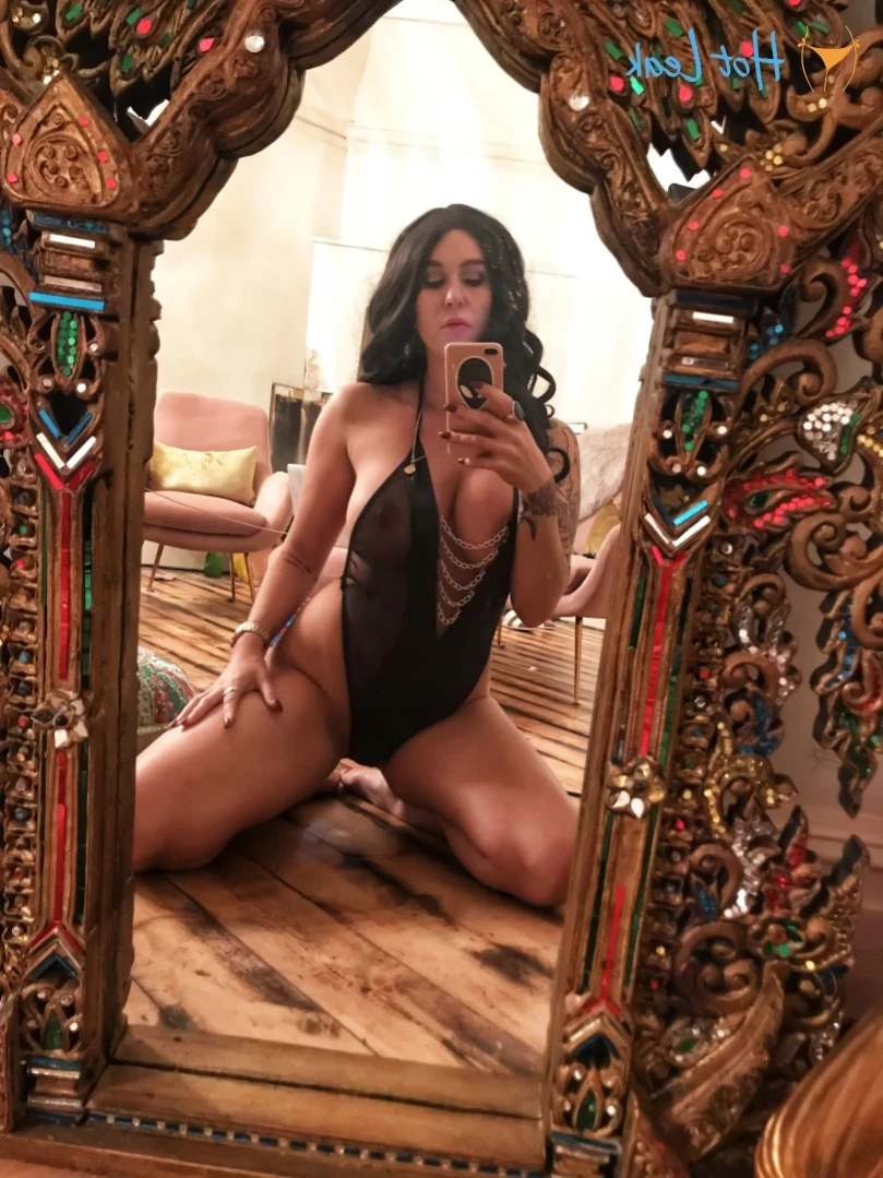 Madam Violet [ surrendersubmit ] Onlyfans leaked photo 12258351 on Hotleaks.tv