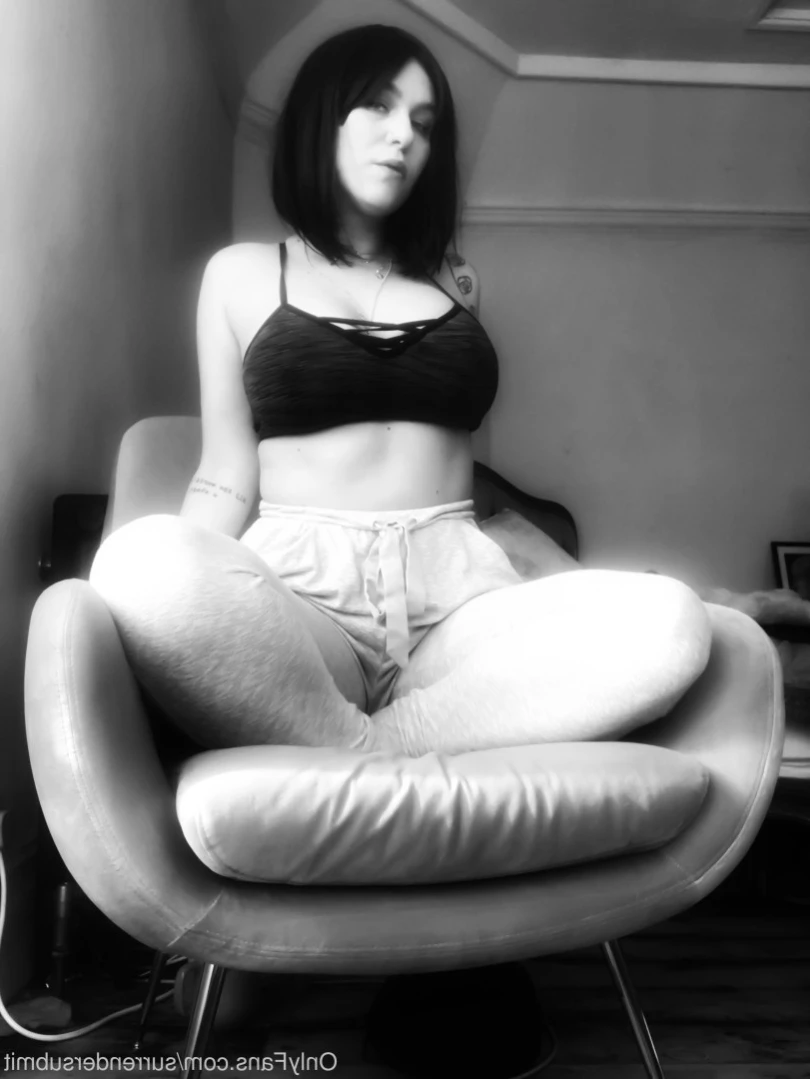Madam Violet [ surrendersubmit ] Onlyfans leaked photo 12935048 on Hotleaks.tv