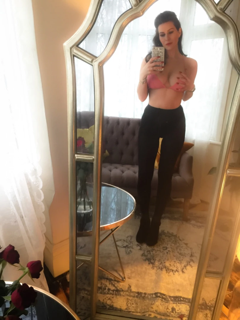 Madam Violet [ surrendersubmit ] Onlyfans leaked photo 14260658 on Hotleaks.tv