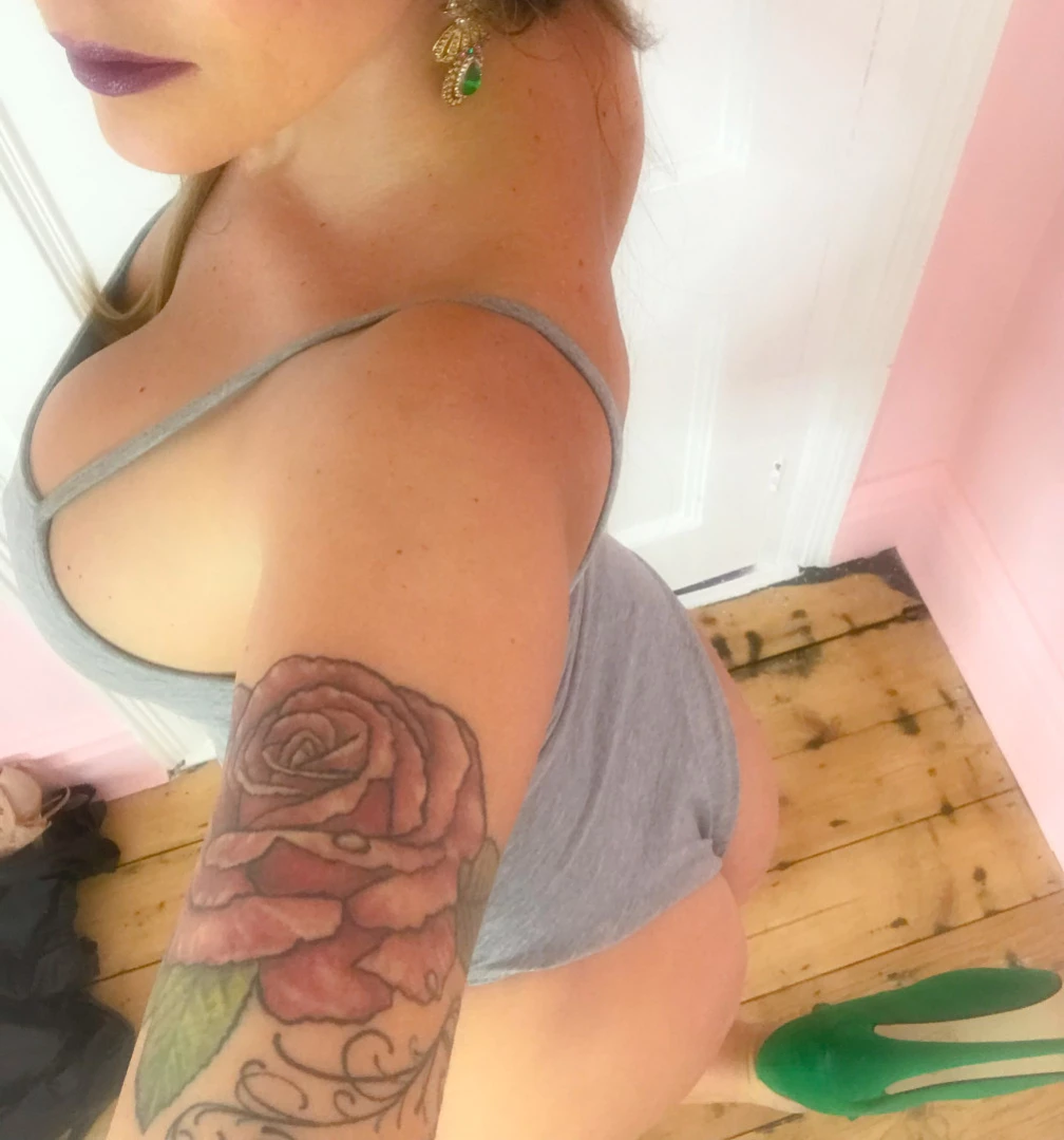 Madam Violet [ surrendersubmit ] Onlyfans leaked photo 14270965 on Hotleaks.tv