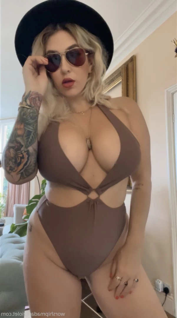 Madam Violet [ surrendersubmit ] Onlyfans leaked photo 14418382 on Hotleaks.tv