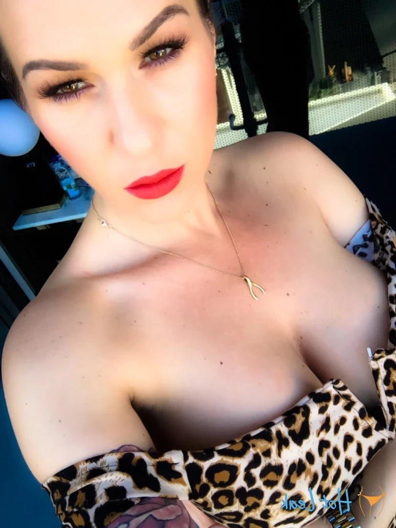 Madam Violet [ surrendersubmit ] Onlyfans leaked photo 14517061 on Hotleaks.tv