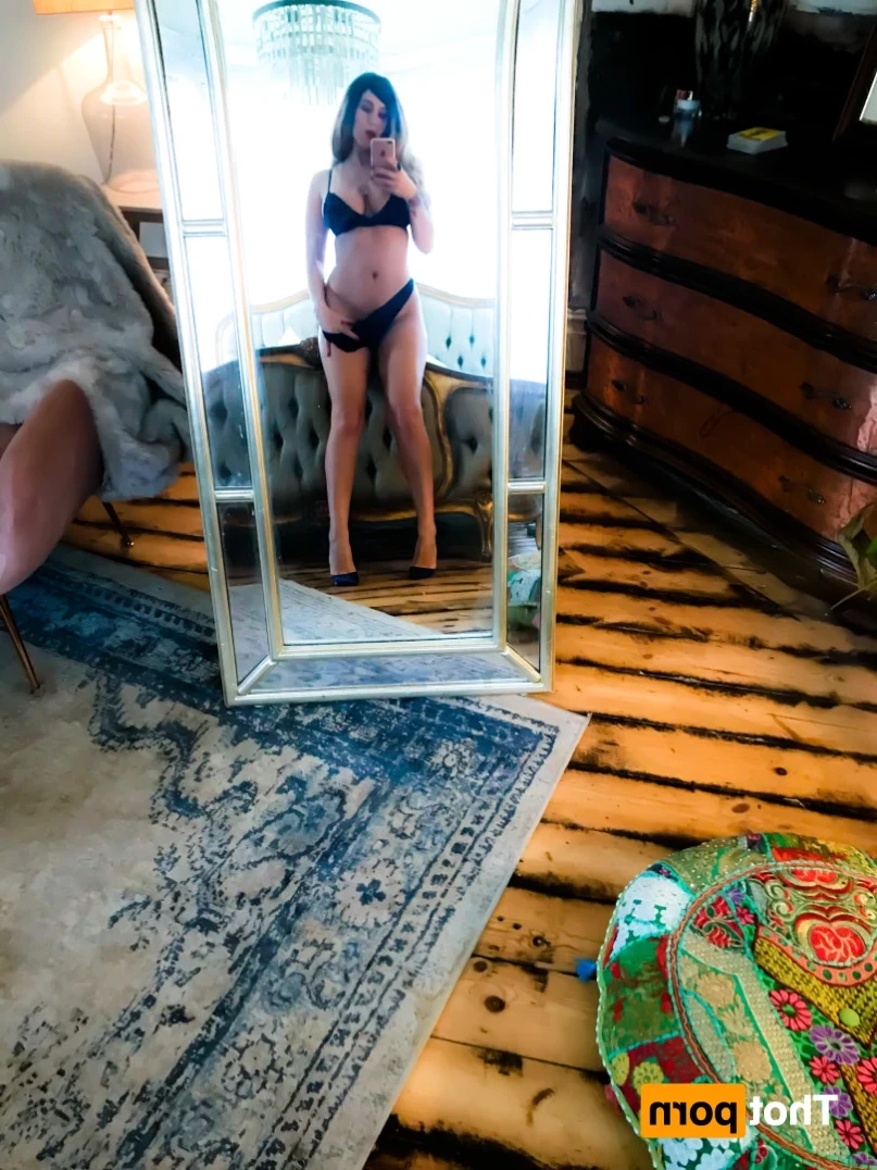 Madam Violet [ surrendersubmit ] Onlyfans leaked photo 14611893 on Hotleaks.tv